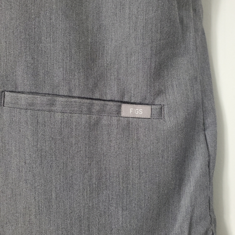 Figs Casma Three Pocket Scrub Top In Graphite - Picture 3 of 9